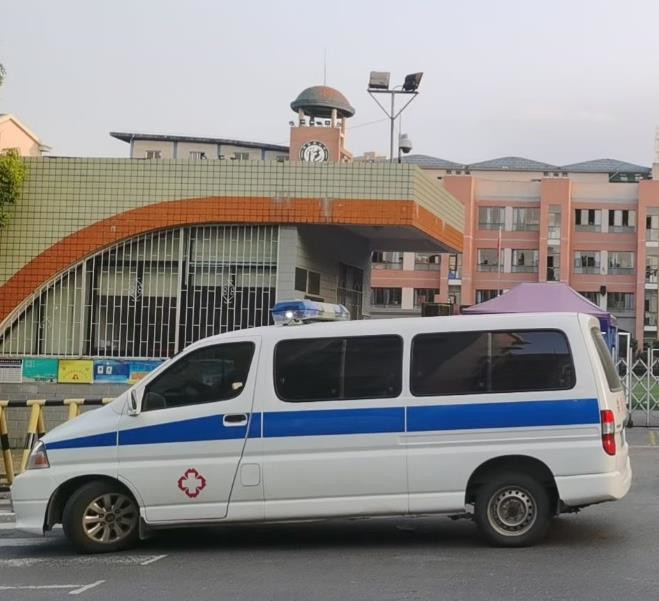 甘谷救护车出租护送骨折病人一公里多少钱